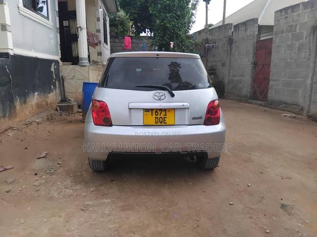 Toyota IST 2005 Silver
