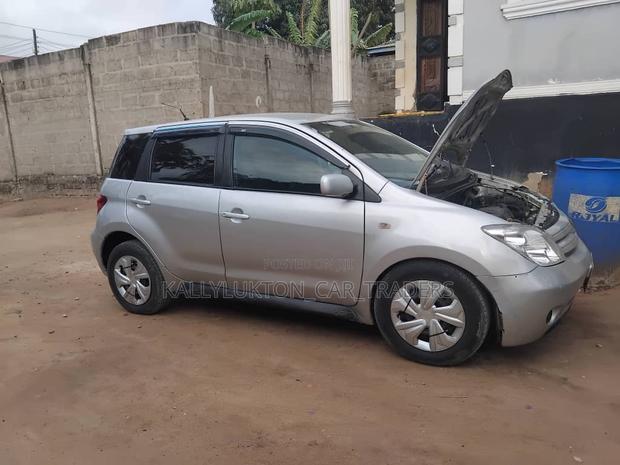 Toyota IST 2005 Silver