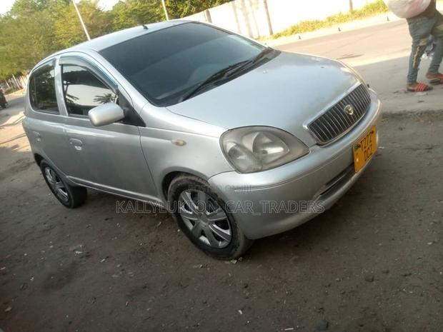 Toyota Vitz 2004 Silver