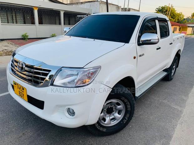 Toyota Hilux 2008 White