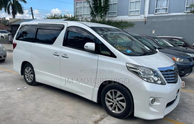Toyota Alphard 2010 White