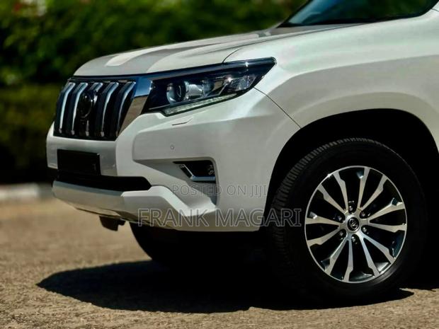 Toyota Land Cruiser Prado 2023 White