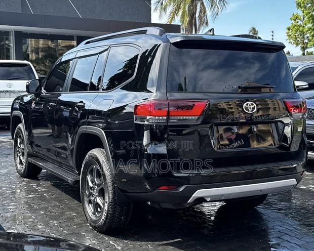 Toyota Land Cruiser 2023 Matt Black