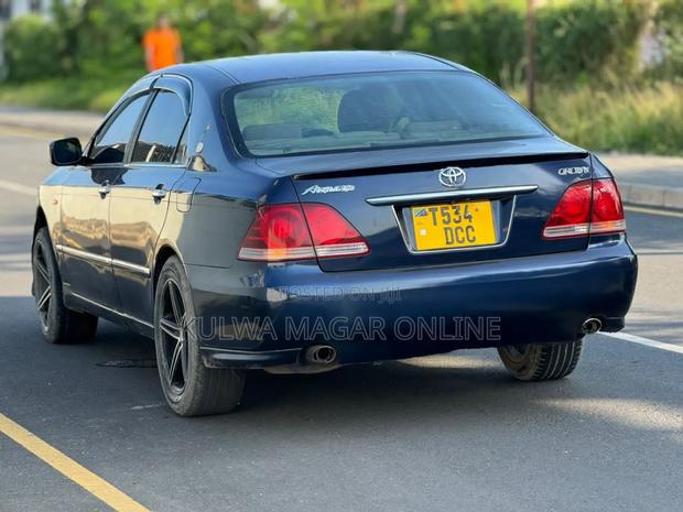 Toyota Crown 2004 Blue