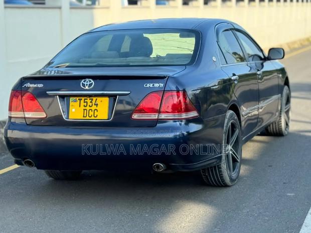 Toyota Crown 2004 Blue