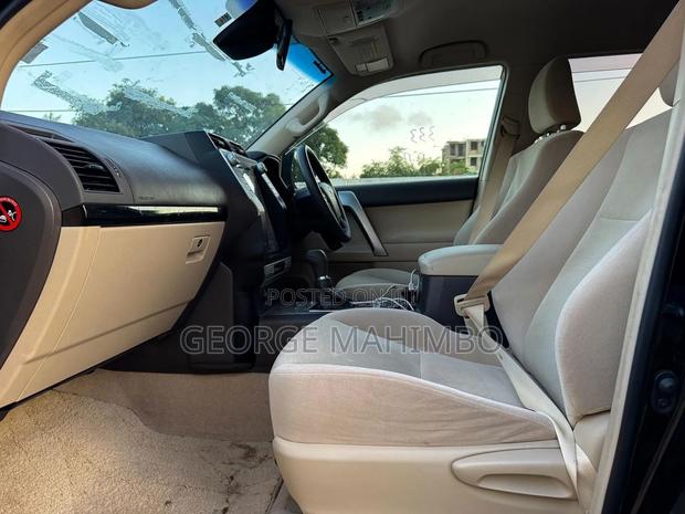 Toyota Land Cruiser Prado 2017 Black