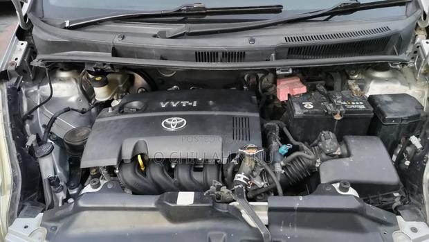 Toyota Ractis 2006 Silver
