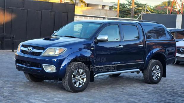 Toyota Hilux 2006 Blue