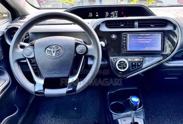 Toyota Aqua 2017 Blue