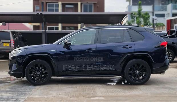 Toyota RAV4 2021 Blue