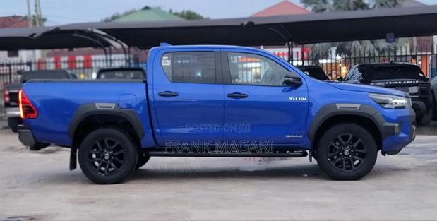 New Toyota Hilux 2023 Blue