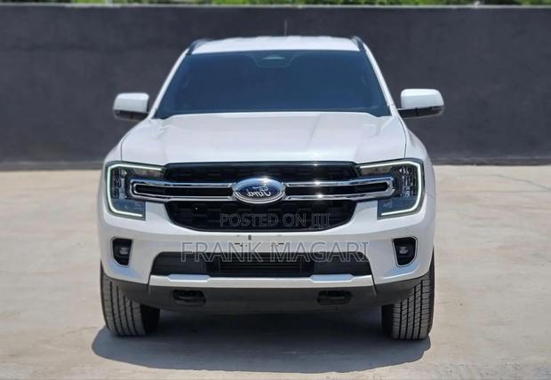Ford Everest 2023 White