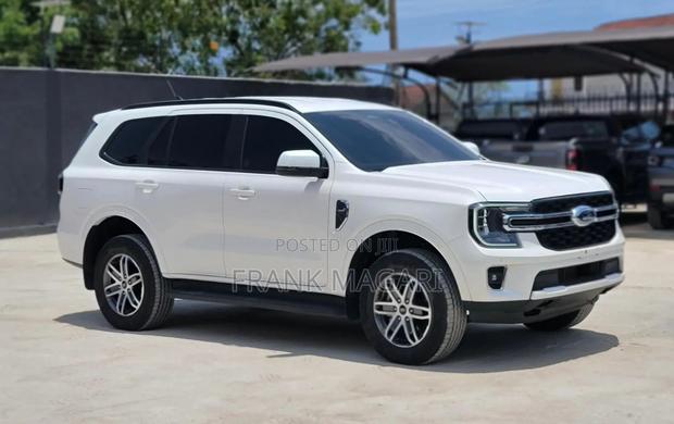 Ford Everest 2023 White
