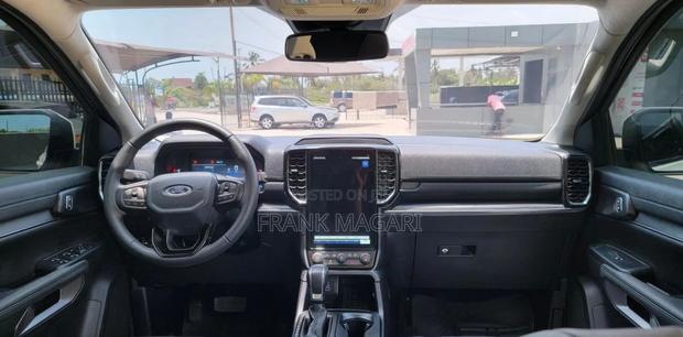 Ford Everest 2023 White