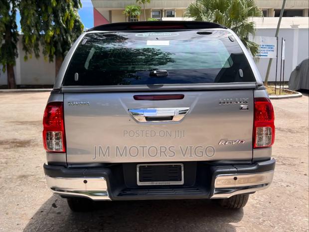 Toyota Hilux 2018 Gray