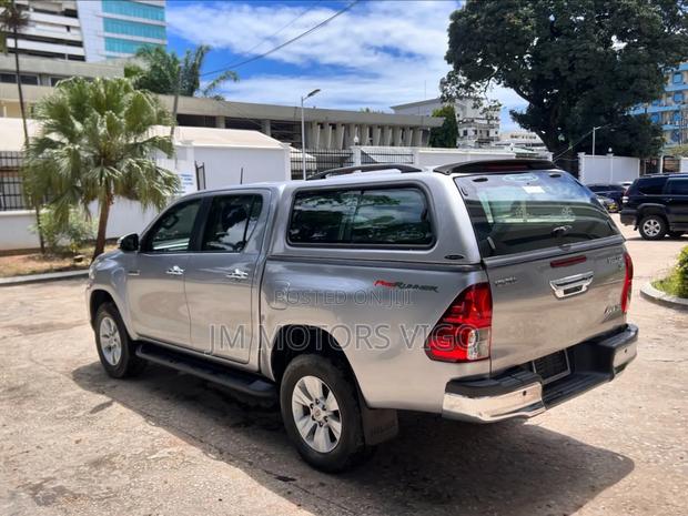 Toyota Hilux 2018 Gray