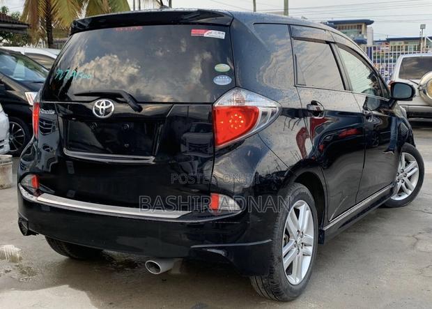 Toyota Ractis 1.5 FWD 2011 Black