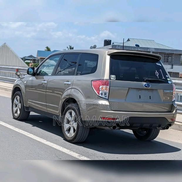 Subaru Forester 2010 Gold