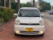 Toyota Sienta 2004 White for sale