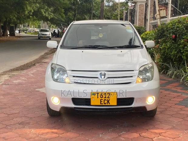 Toyota IST 2004 White
