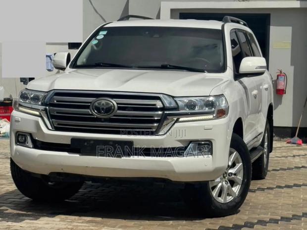 Toyota Land Cruiser 2017 White