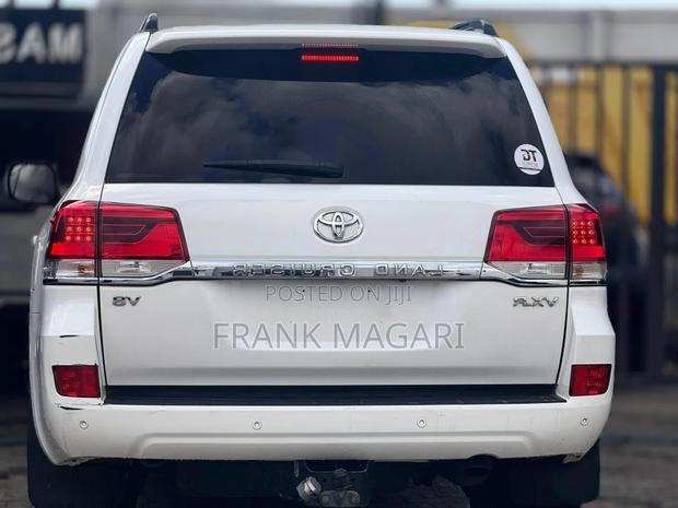 Toyota Land Cruiser 2017 White