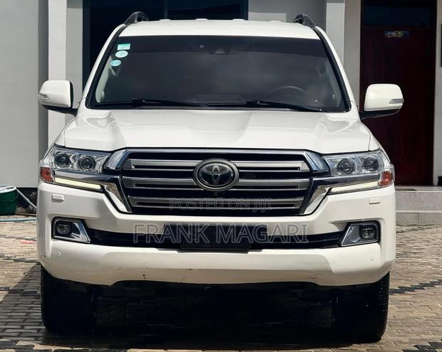 Toyota Land Cruiser 2017 White