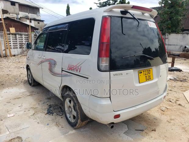 Toyota Noah 2001 White