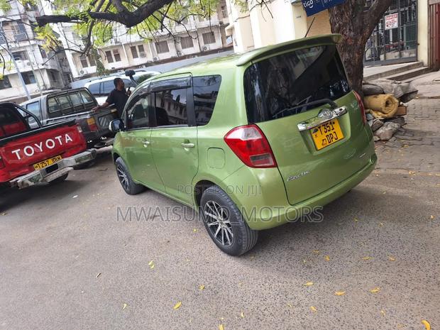 Toyota Ractis 2005 Green