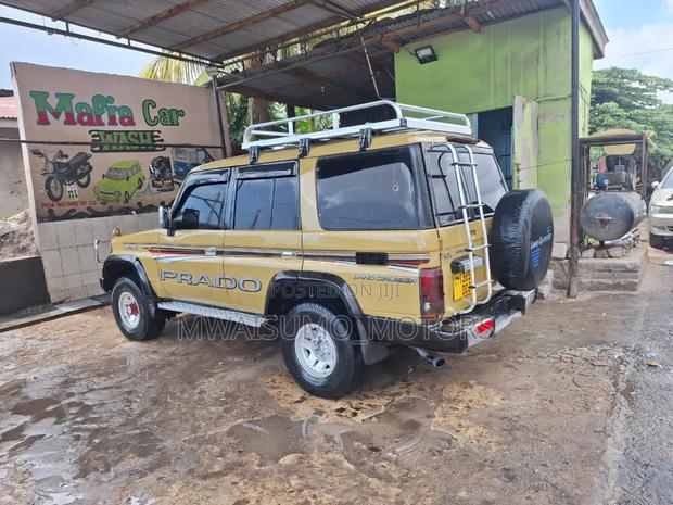 Toyota Land Cruiser Prado 1998 Gold