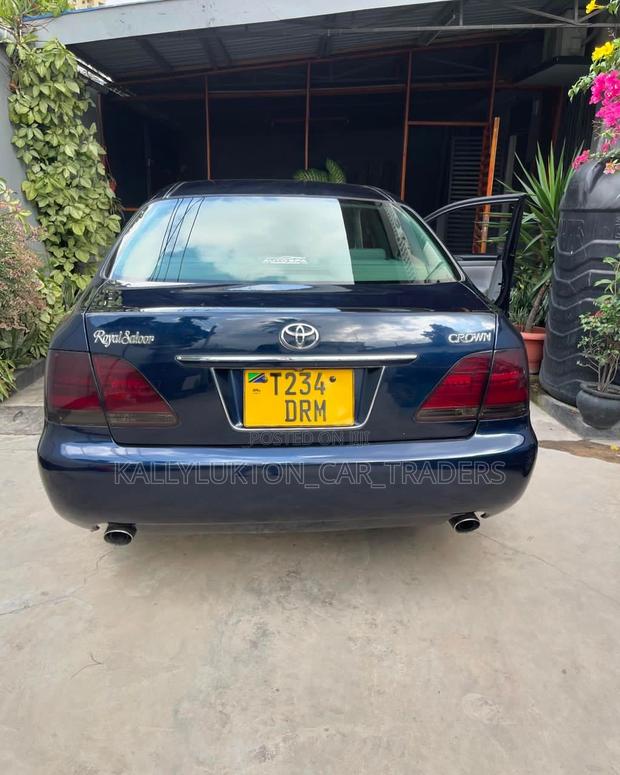 Toyota Crown Royale 2005 Blue