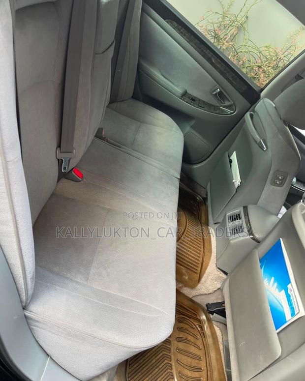 Toyota Crown Royale 2005 Blue