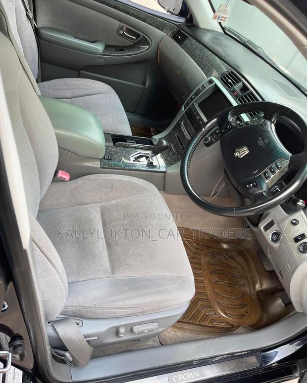 Toyota Crown Royale 2005 Blue