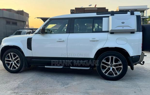 Land Rover Defender 2022 White