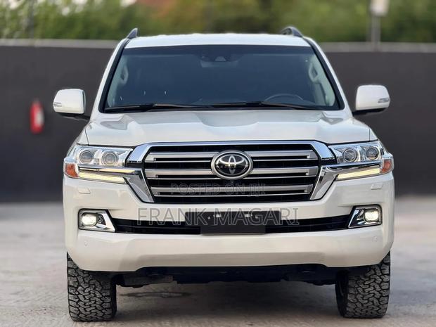 Toyota Land Cruiser 2017 White