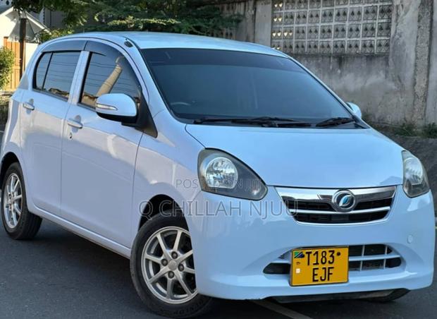 Daihatsu Mira 2011 White