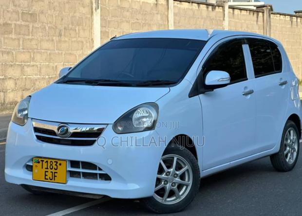 Daihatsu Mira 2011 White
