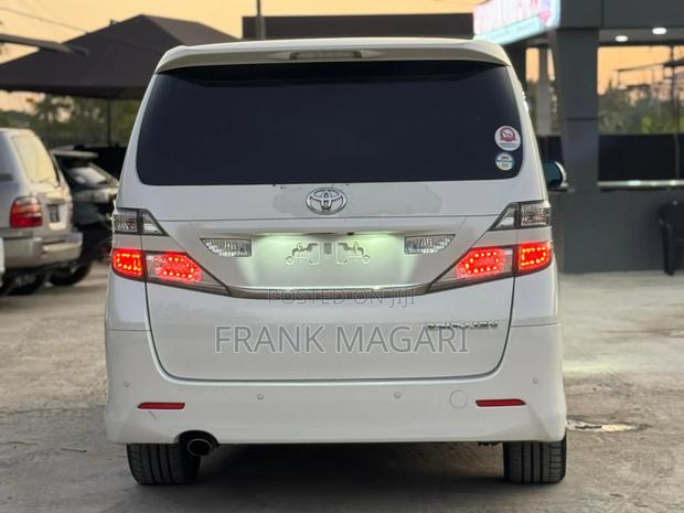 Toyota Vellfire 2009 White