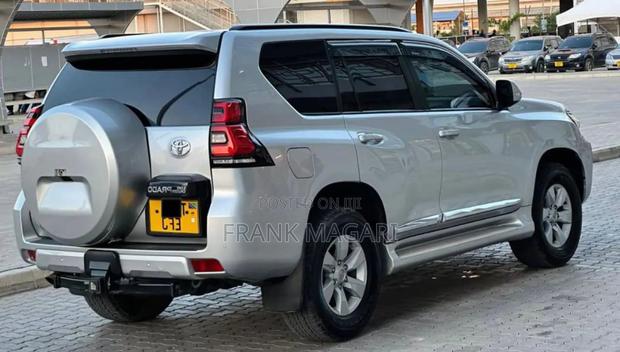 Toyota Land Cruiser Prado 2.8 2019 Silver