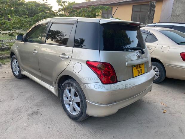 Toyota IST 2005 Silver