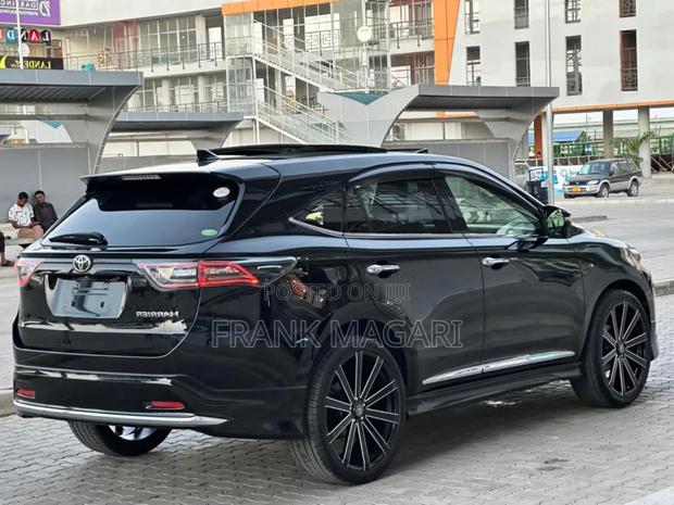Toyota Harrier 2.0 4WD 2014 Black