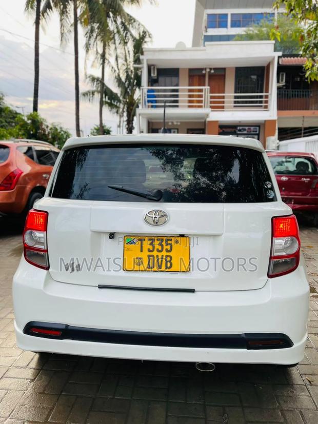 Toyota IST 2006 Off white