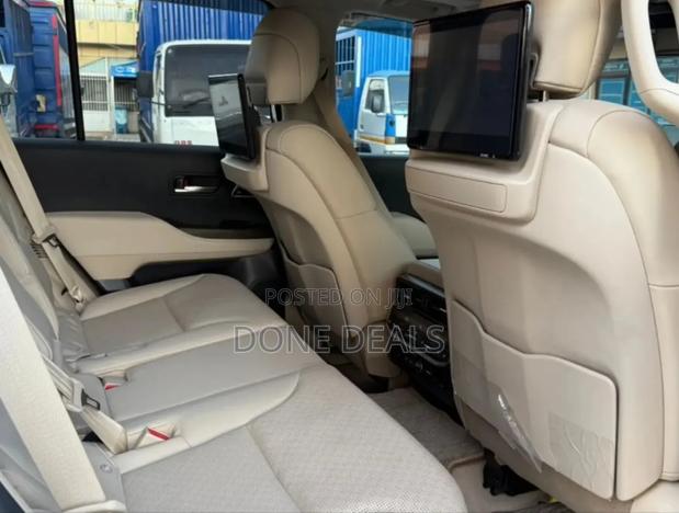 Toyota Land Cruiser 2023 White