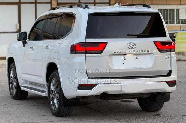 Toyota Land Cruiser 2023 White