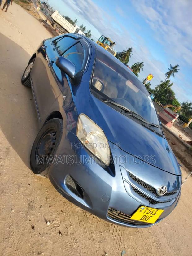 Toyota Belta 2005 Blue