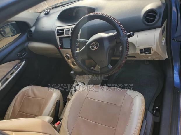 Toyota Belta 2005 Blue