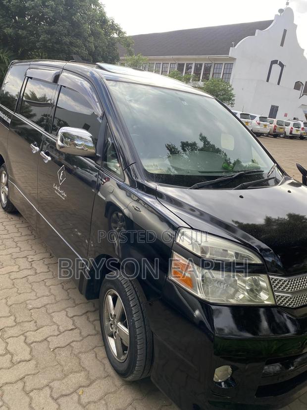 Toyota Voxy 2006 Black