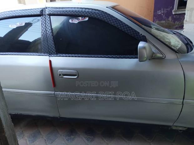 Toyota Cresta 2000 Silver