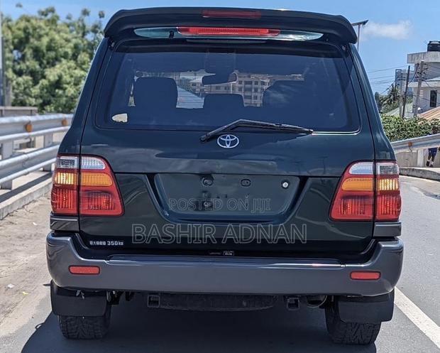 Toyota Land Cruiser 2000 Green