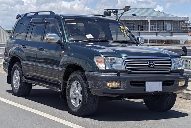 Toyota Land Cruiser 2000 Green